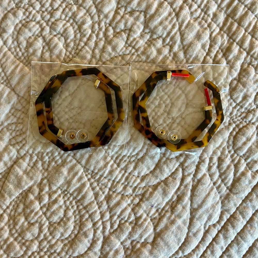 Brand New in Bag Tortoise Shell Hoop Earrings - Picture 5 of 7